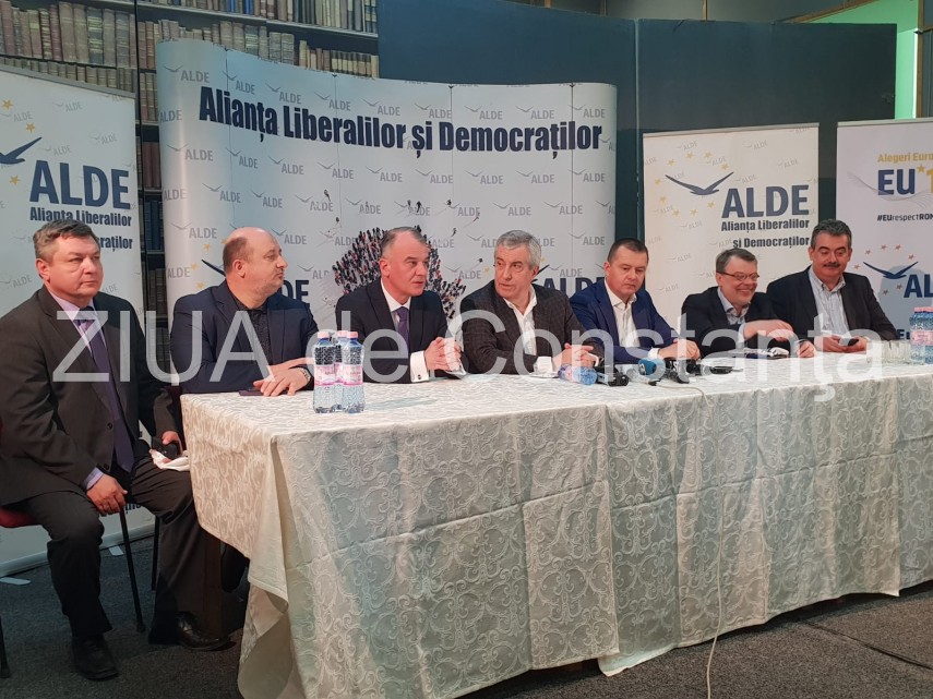 presedintele alde calin popescu tariceanu prezent la constanta galerie foto 686800 presedintele alde calin popescu tariceanu prezent la constanta galerie foto 686800