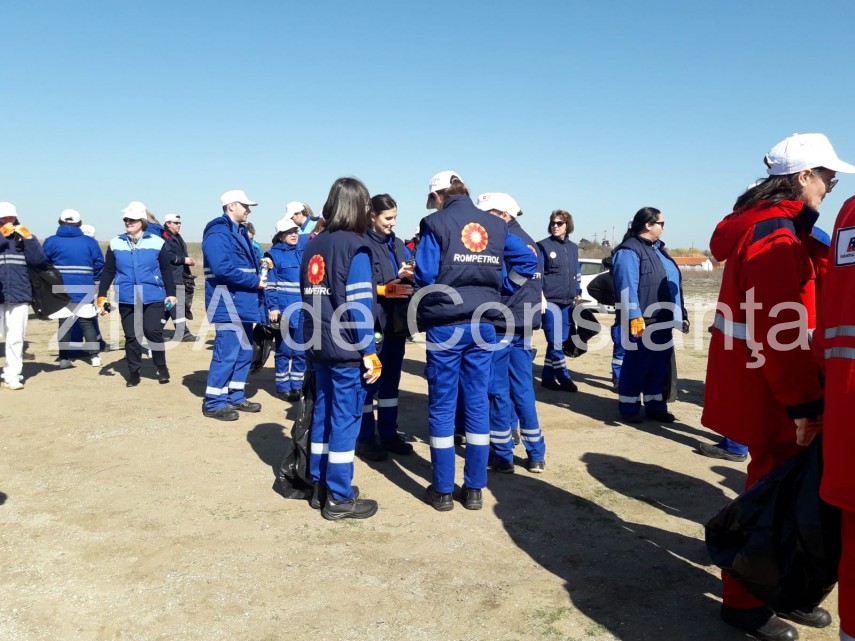 actiune de ecologizare organizata de rompetrol rafinare pe plaja de la corbu judetul constanta galerie actiune de ecologizare organizata de rompetrol rafinare pe plaja de la corbu judetul constanta galerie