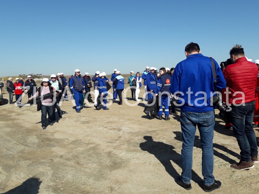 actiune de ecologizare organizata de rompetrol rafinare pe plaja de la corbu judetul constanta galerie actiune de ecologizare organizata de rompetrol rafinare pe plaja de la corbu judetul constanta galerie