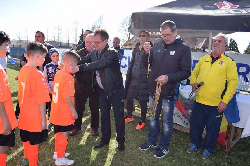 micii fotbalisti din cumpana au castigat cupa satelor si sunt campioni ai judetului constanta galerie micii fotbalisti din cumpana au castigat cupa satelor si sunt campioni ai judetului constanta galerie