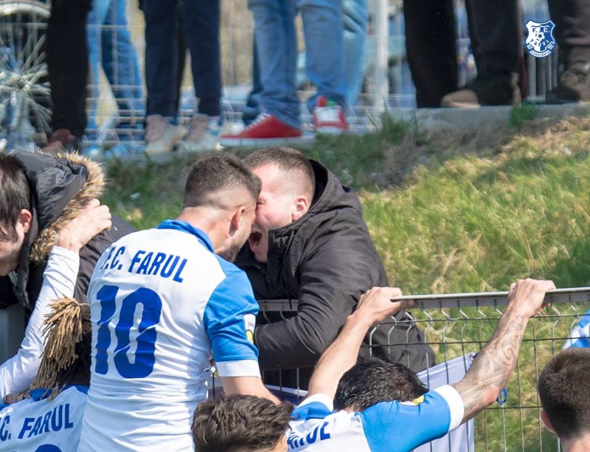 invitat surpriza la antrenamentul ssc farul constanta ce cadou a primit galerie foto 687864 invitat surpriza la antrenamentul ssc farul constanta ce cadou a primit galerie foto 687864