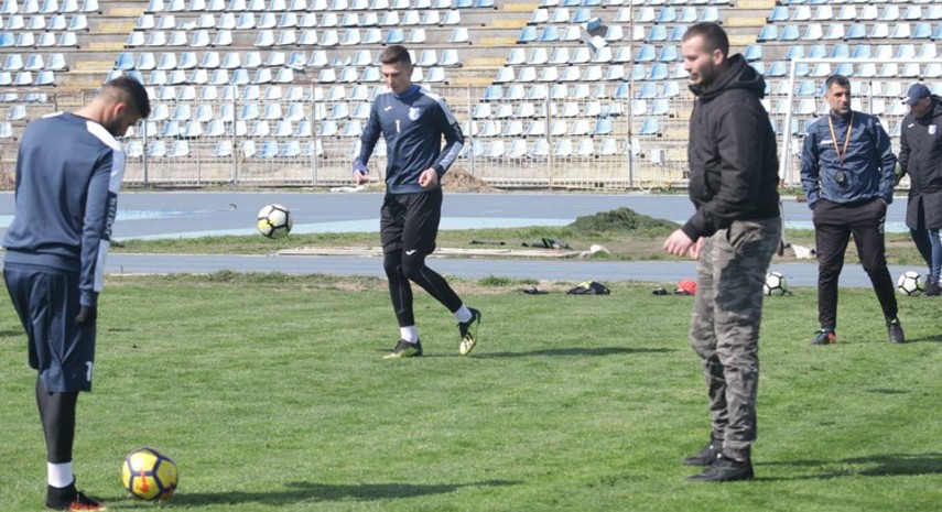 invitat surpriza la antrenamentul ssc farul constanta ce cadou a primit galerie foto 687864 invitat surpriza la antrenamentul ssc farul constanta ce cadou a primit galerie foto 687864