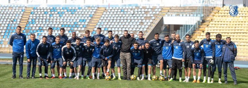 invitat surpriza la antrenamentul ssc farul constanta ce cadou a primit galerie foto 687864 invitat surpriza la antrenamentul ssc farul constanta ce cadou a primit galerie foto 687864