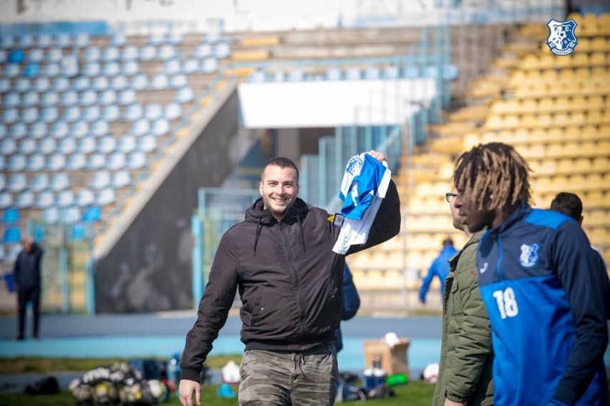 invitat surpriza la antrenamentul ssc farul constanta ce cadou a primit galerie foto 687864 invitat surpriza la antrenamentul ssc farul constanta ce cadou a primit galerie foto 687864