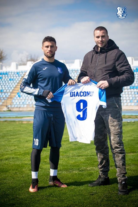 invitat surpriza la antrenamentul ssc farul constanta ce cadou a primit galerie foto 687864 invitat surpriza la antrenamentul ssc farul constanta ce cadou a primit galerie foto 687864