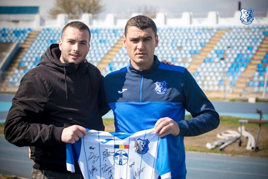 invitat surpriza la antrenamentul ssc farul constanta ce cadou a primit galerie foto 687864 invitat surpriza la antrenamentul ssc farul constanta ce cadou a primit galerie foto 687864