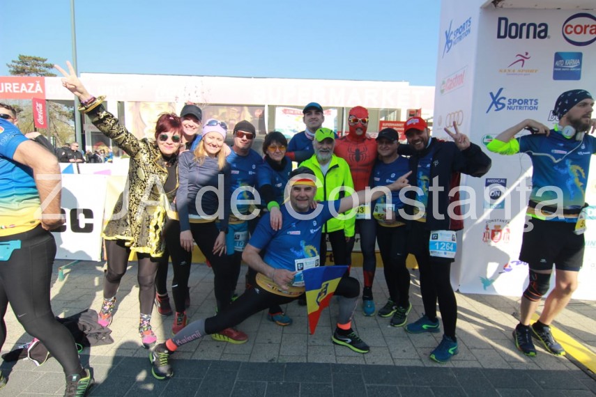 alerrgatori de toate varstele din tara si din strainatate au luat startul la mamaia la maratonul nisipului alerrgatori de toate varstele din tara si din strainatate au luat startul la mamaia la maratonul nisipului
