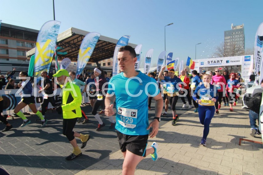 alerrgatori de toate varstele din tara si din strainatate au luat startul la mamaia la maratonul nisipului alerrgatori de toate varstele din tara si din strainatate au luat startul la mamaia la maratonul nisipului