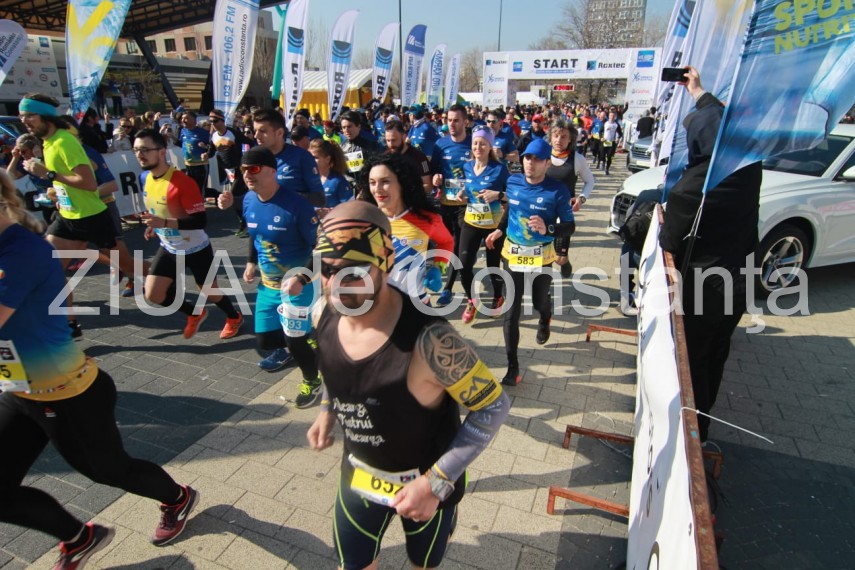 alerrgatori de toate varstele din tara si din strainatate au luat startul la mamaia la maratonul nisipului alerrgatori de toate varstele din tara si din strainatate au luat startul la mamaia la maratonul nisipului