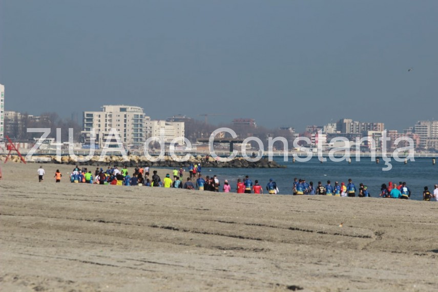 alerrgatori de toate varstele din tara si din strainatate au luat startul la mamaia la maratonul nisipului alerrgatori de toate varstele din tara si din strainatate au luat startul la mamaia la maratonul nisipului