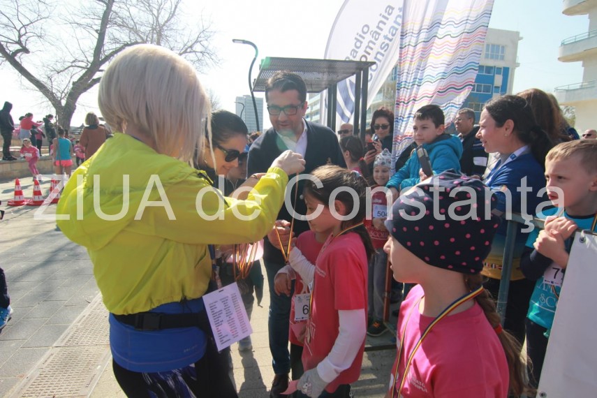 alerrgatori de toate varstele din tara si din strainatate au luat startul la mamaia la maratonul nisipului alerrgatori de toate varstele din tara si din strainatate au luat startul la mamaia la maratonul nisipului