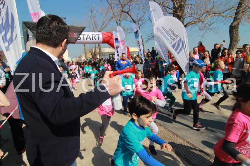 alerrgatori de toate varstele din tara si din strainatate au luat startul la mamaia la maratonul nisipului alerrgatori de toate varstele din tara si din strainatate au luat startul la mamaia la maratonul nisipului