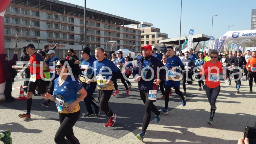 alerrgatori de toate varstele din tara si din strainatate au luat startul la mamaia la maratonul nisipului alerrgatori de toate varstele din tara si din strainatate au luat startul la mamaia la maratonul nisipului
