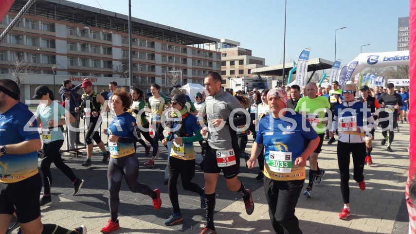 alerrgatori de toate varstele din tara si din strainatate au luat startul la mamaia la maratonul nisipului alerrgatori de toate varstele din tara si din strainatate au luat startul la mamaia la maratonul nisipului