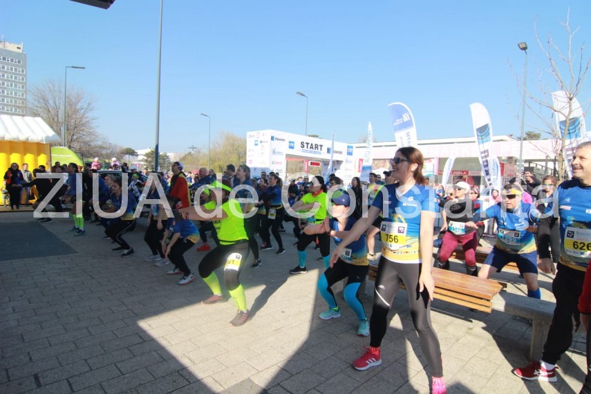 alerrgatori de toate varstele din tara si din strainatate au luat startul la mamaia la maratonul nisipului alerrgatori de toate varstele din tara si din strainatate au luat startul la mamaia la maratonul nisipului