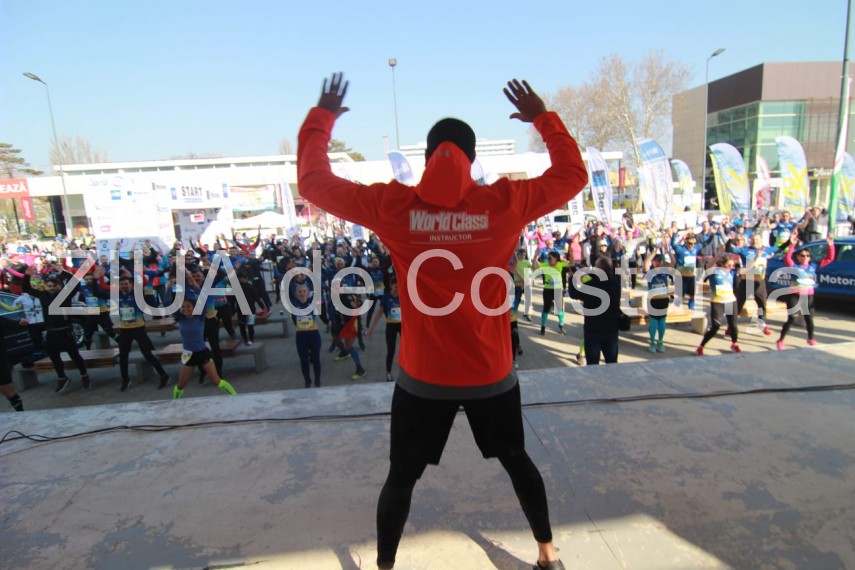 alerrgatori de toate varstele din tara si din strainatate au luat startul la mamaia la maratonul nisipului alerrgatori de toate varstele din tara si din strainatate au luat startul la mamaia la maratonul nisipului