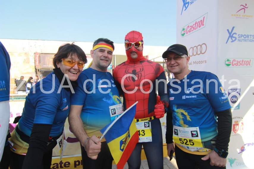 alerrgatori de toate varstele din tara si din strainatate au luat startul la mamaia la maratonul nisipului alerrgatori de toate varstele din tara si din strainatate au luat startul la mamaia la maratonul nisipului