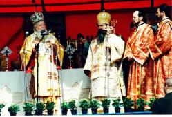 Sărbătoare în Arhiepiscopia Tomisului. Au trecut 18 ani! (galerie foto)