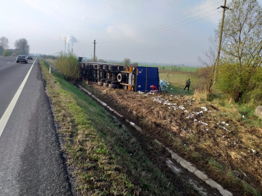 accident rutier pe drumul european e70 un tir inmatriculat in judetul timis s a rasturnat galerie foto accident rutier pe drumul european e70 un tir inmatriculat in judetul timis s a rasturnat galerie foto