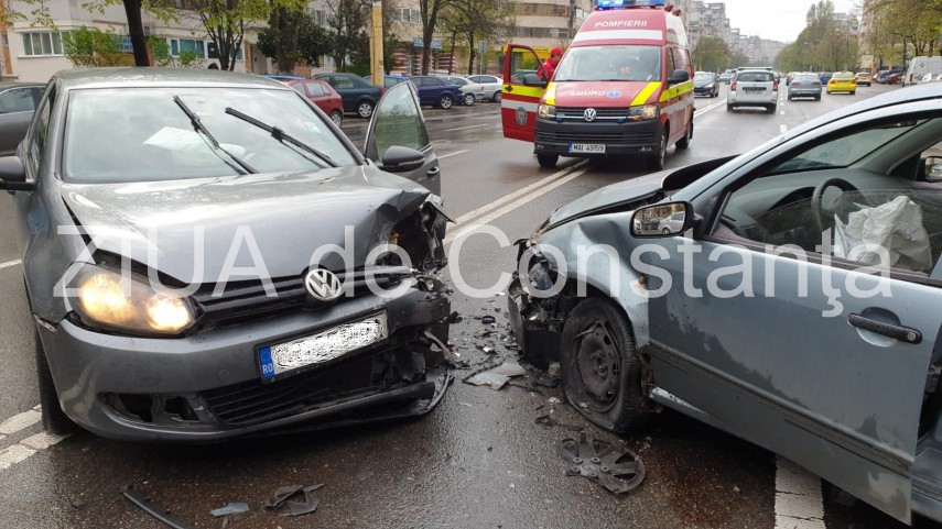 imagini de la eveniment accident rutier pe bulevardul alexandru lapusneanu din constanta doua autoturisme imagini de la eveniment accident rutier pe bulevardul alexandru lapusneanu din constanta doua autoturisme