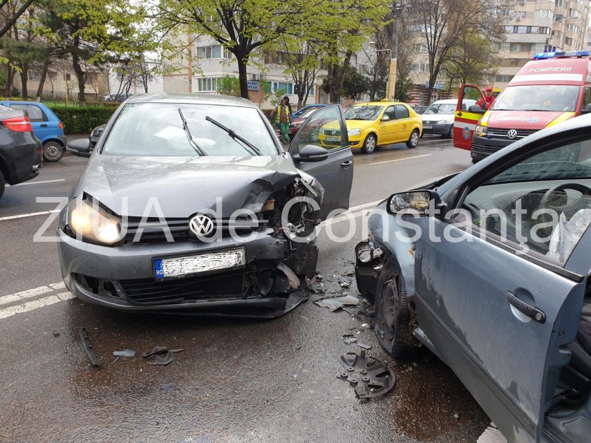 imagini de la eveniment accident rutier pe bulevardul alexandru lapusneanu din constanta doua autoturisme imagini de la eveniment accident rutier pe bulevardul alexandru lapusneanu din constanta doua autoturisme