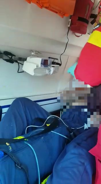 scandal intre soti la navodari un barbat a fost injunghiat victima preluata de elicopterul smurd galerie scandal intre soti la navodari un barbat a fost injunghiat victima preluata de elicopterul smurd galerie