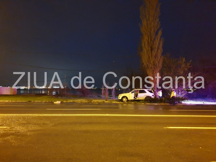 accident rutier grav in mamaia la hotel doina un stalp de electricitate culcat de un bolid soferul plecase accident rutier grav in mamaia la hotel doina un stalp de electricitate culcat de un bolid soferul plecase