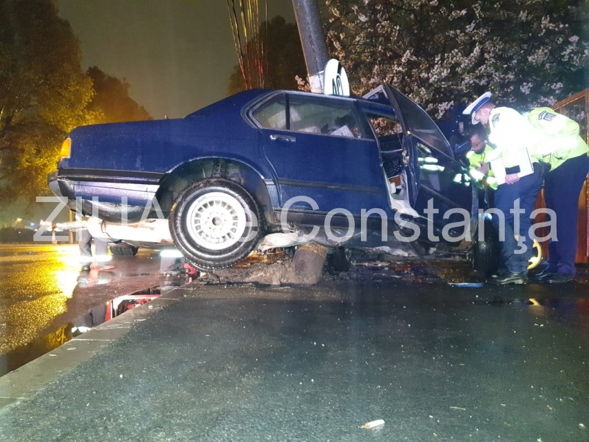 accident rutier grav in constanta masina s a incolacit pe stalp o victima in stare grava 688977 accident rutier grav in constanta masina s a incolacit pe stalp o victima in stare grava 688977