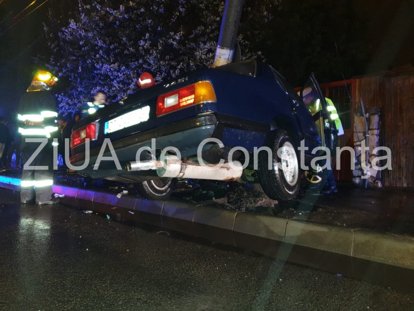 accident rutier grav in constanta masina s a incolacit pe stalp o victima in stare grava 688977 accident rutier grav in constanta masina s a incolacit pe stalp o victima in stare grava 688977