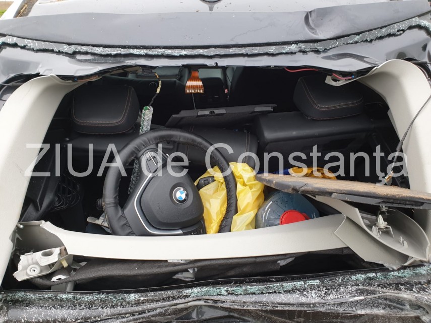 imaginea zilei incredibil cum arata masina implicata in accidentul din apropiere de aeroportul mihail imaginea zilei incredibil cum arata masina implicata in accidentul din apropiere de aeroportul mihail
