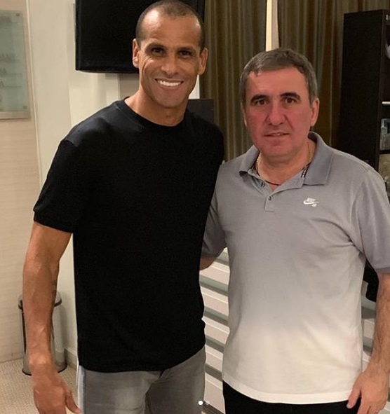 fotbalul le curge prin vene din tata in fiu poza de familie legendele rivaldo si hagi alaturi de copiii fotbalul le curge prin vene din tata in fiu poza de familie legendele rivaldo si hagi alaturi de copiii