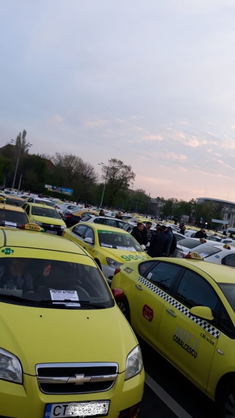 protest al transportatorilor in piata victoriei din bucuresti ce revendicari au manifestantii galerie protest al transportatorilor in piata victoriei din bucuresti ce revendicari au manifestantii galerie