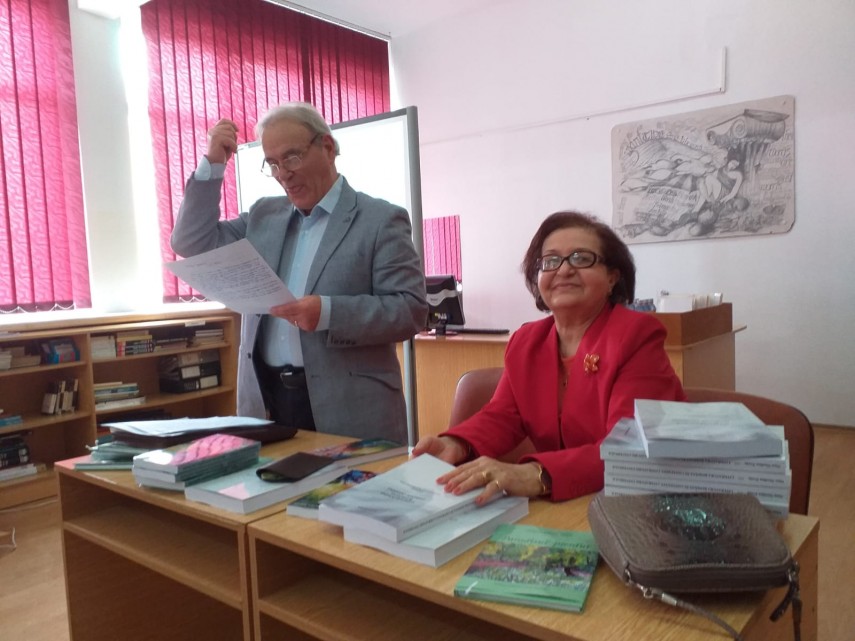 eveniment la liceul teoretic george calinescu din constanta autoarea nina nicolina preda a lansat compendiul eveniment la liceul teoretic george calinescu din constanta autoarea nina nicolina preda a lansat compendiul