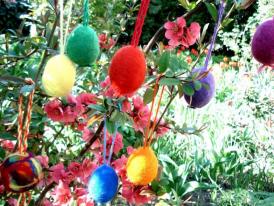 Handmade by Carmen Petrișor Oua infofolite si colorate !