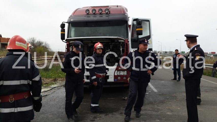 imagini de la eveniment incendiu la poarta 10 bis a portului constanta un camion incarcat cu cereale imagini de la eveniment incendiu la poarta 10 bis a portului constanta un camion incarcat cu cereale
