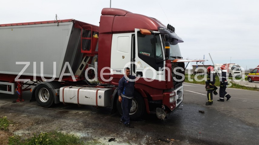 imagini de la eveniment incendiu la poarta 10 bis a portului constanta un camion incarcat cu cereale imagini de la eveniment incendiu la poarta 10 bis a portului constanta un camion incarcat cu cereale