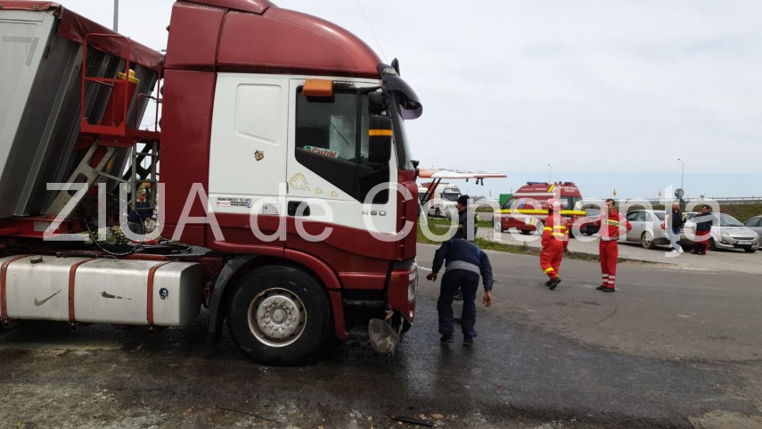 imagini de la eveniment incendiu la poarta 10 bis a portului constanta un camion incarcat cu cereale imagini de la eveniment incendiu la poarta 10 bis a portului constanta un camion incarcat cu cereale