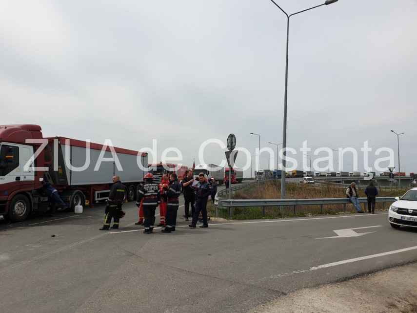 imagini de la eveniment incendiu la poarta 10 bis a portului constanta un camion incarcat cu cereale imagini de la eveniment incendiu la poarta 10 bis a portului constanta un camion incarcat cu cereale