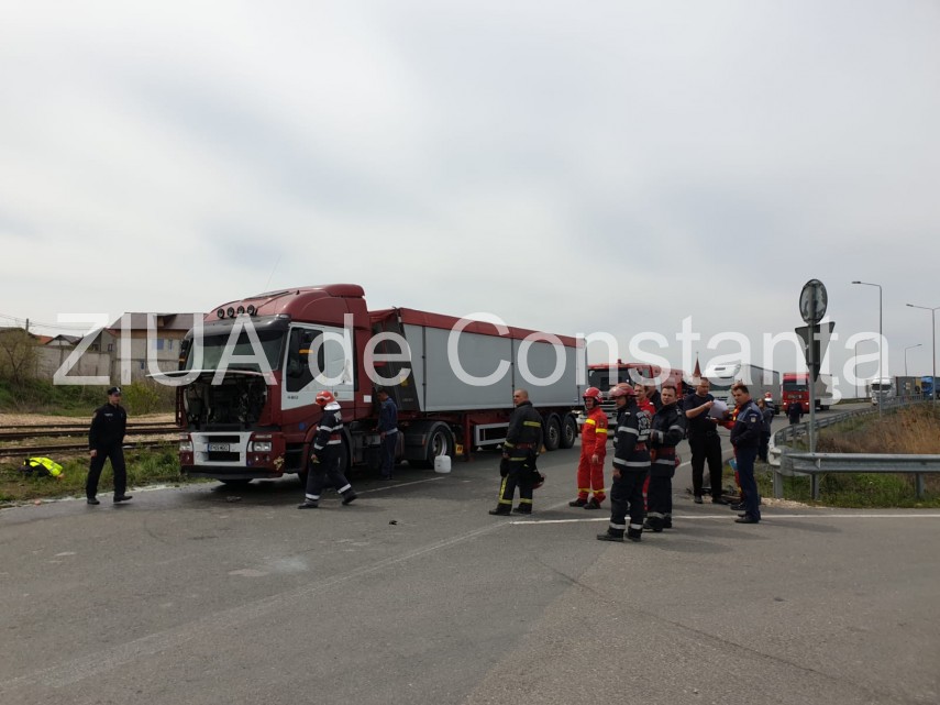 imagini de la eveniment incendiu la poarta 10 bis a portului constanta un camion incarcat cu cereale imagini de la eveniment incendiu la poarta 10 bis a portului constanta un camion incarcat cu cereale