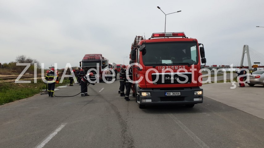 imagini de la eveniment incendiu la poarta 10 bis a portului constanta un camion incarcat cu cereale imagini de la eveniment incendiu la poarta 10 bis a portului constanta un camion incarcat cu cereale