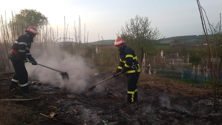 incendii in aceasta noapte in judetul tulcea unde au intervenit pompierii galerie foto 689915 incendii in aceasta noapte in judetul tulcea unde au intervenit pompierii galerie foto 689915