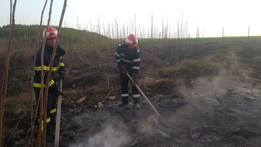 incendii in aceasta noapte in judetul tulcea unde au intervenit pompierii galerie foto 689915 incendii in aceasta noapte in judetul tulcea unde au intervenit pompierii galerie foto 689915