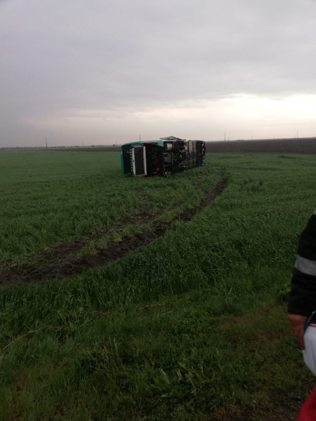 accident rutier grav in judetul calarasi un autocar s a rasturnat planul rosu de interventie activat accident rutier grav in judetul calarasi un autocar s a rasturnat planul rosu de interventie activat