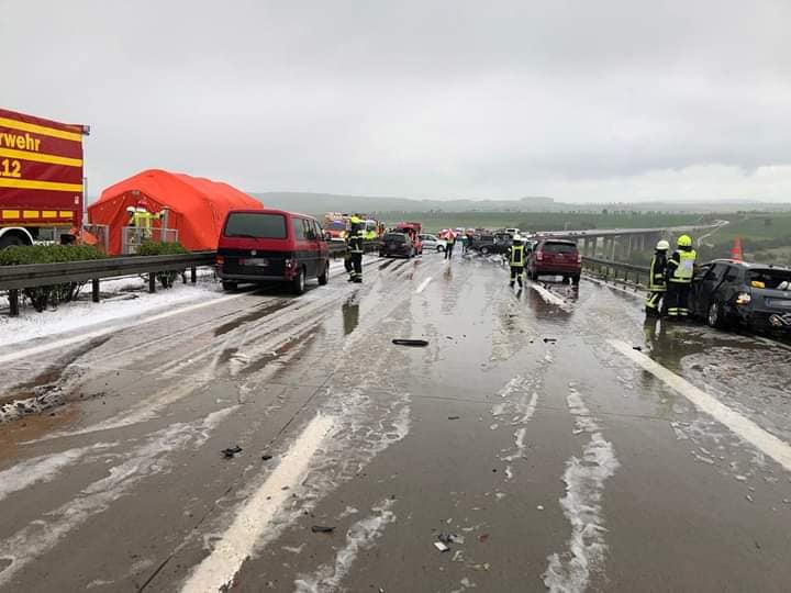 carambol cu zeci de masini s a intamplat pe o autostrada din germania galerie foto 690047 carambol cu zeci de masini s a intamplat pe o autostrada din germania galerie foto 690047