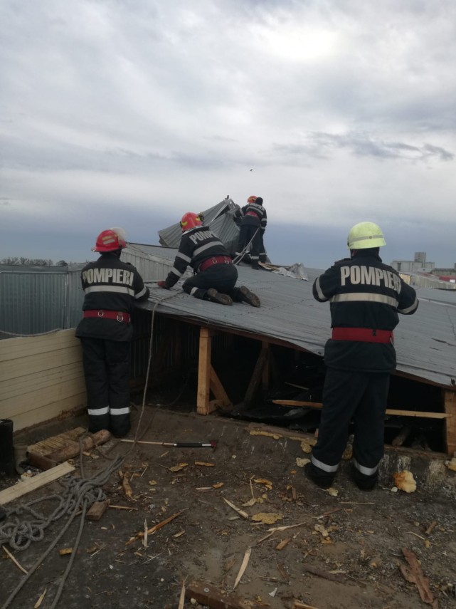 bilantul negru al tornadei ce a ramas in urma furtunii puternice accident cu un autocar s a activat planul bilantul negru al tornadei ce a ramas in urma furtunii puternice accident cu un autocar s a activat planul