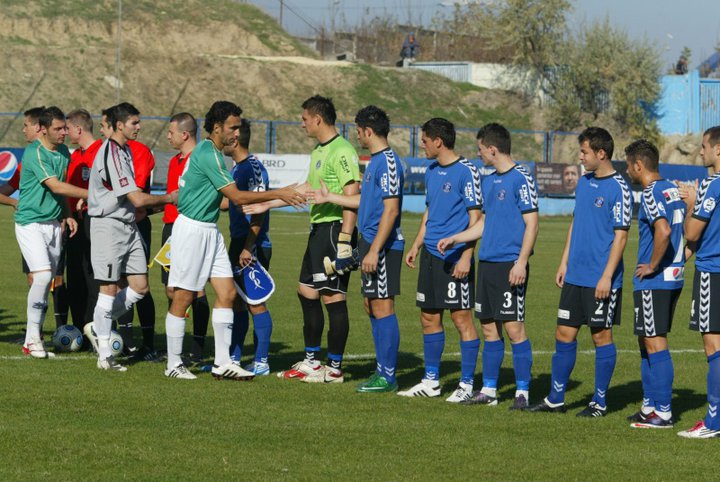 fratii bogdan si razvan evdochim fotbalisti la cs navodari si militari pe fregata marasesti galerie foto fratii bogdan si razvan evdochim fotbalisti la cs navodari si militari pe fregata marasesti galerie foto