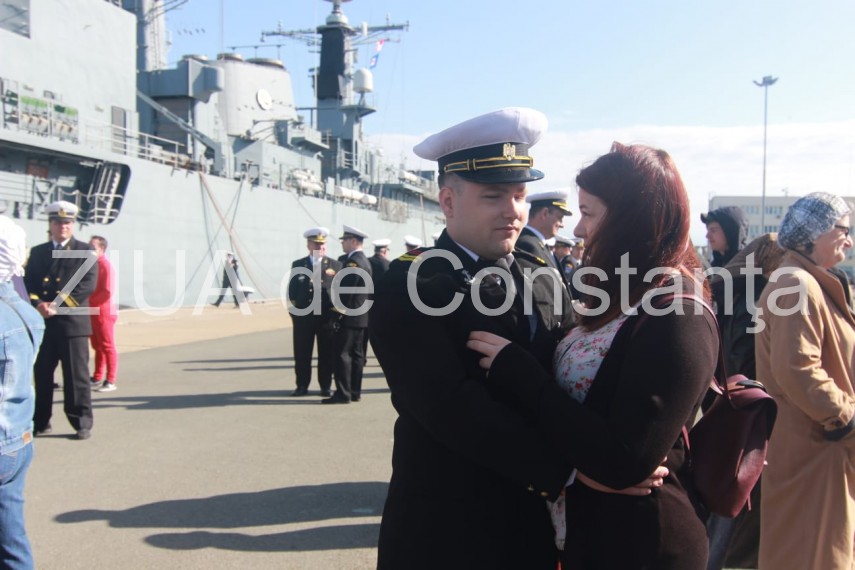 imagini de la eveniment nava scoala mircea pleaca in marsul aniversar la implinirea a 80 de ani rude