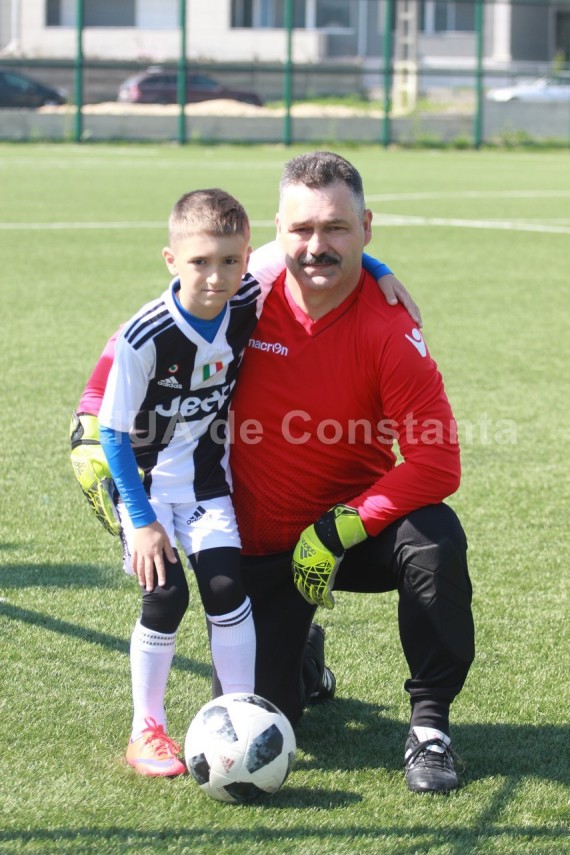 intalnire cu istoria unchiul lui gica hagi a fost fotbalist la tractorul navodari marea familie a echipei intalnire cu istoria unchiul lui gica hagi a fost fotbalist la tractorul navodari marea familie a echipei