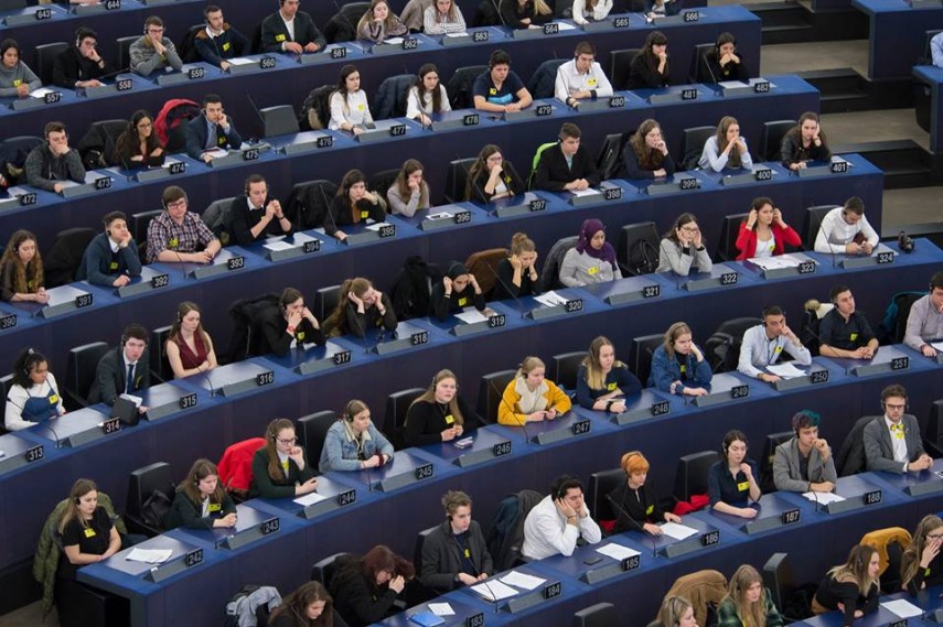 europa pentru noi noi pentru europa liceenii medgidieni vorbesc despre parlamentul european din propria europa pentru noi noi pentru europa liceenii medgidieni vorbesc despre parlamentul european din propria