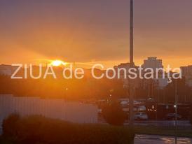 Imaginea zilei. Apus de soare impresionant la Constanța. Imagini superbe surprinse în Portul Tomis (galerie foto)